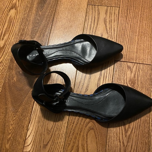 Tahari Flats With Straps Size 6 - Picture 3 of 5